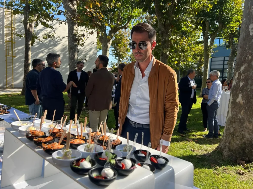 8f7e99ec-9876-4b04-9a97-ff930611e85b